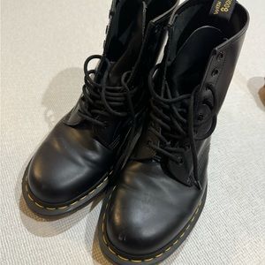Dr. Martens 1460 Smooth Leather Lace Up Boots Men’s 9